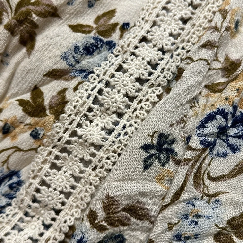 American Eagle Size Small Oversized Babydoll Shirt/Lace, Blue, Yellow,Tan Floral